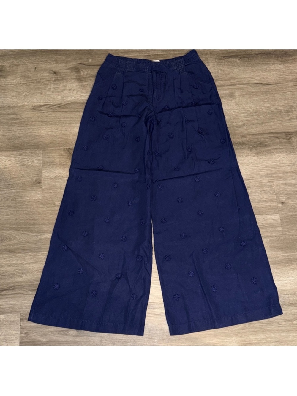 2 pieces linen blend halter vest and tailored embellished trousers - Picture 11 of 14